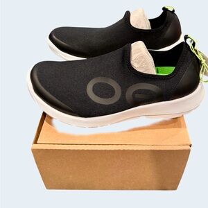 Oofos OOmg Sport Men’s Size 9.5M New In Box Black & White